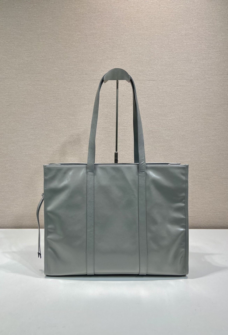 Pra*a tote bags